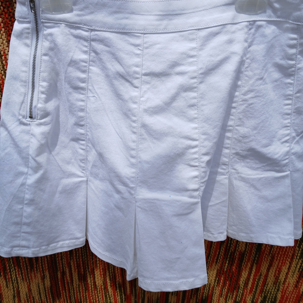 No Boundaries White Pleated Skirt